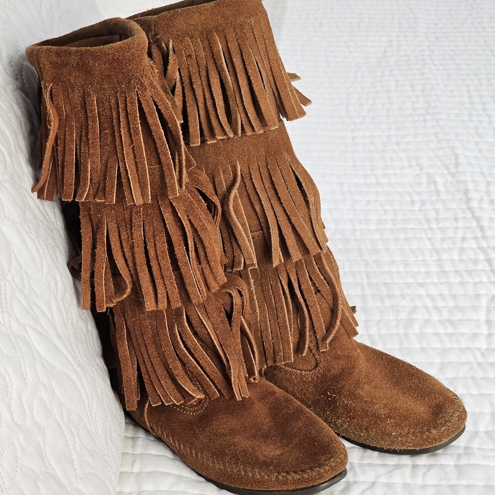 Minnetonka 3-Layer Fringe Boot Womens Size 5 - image 6